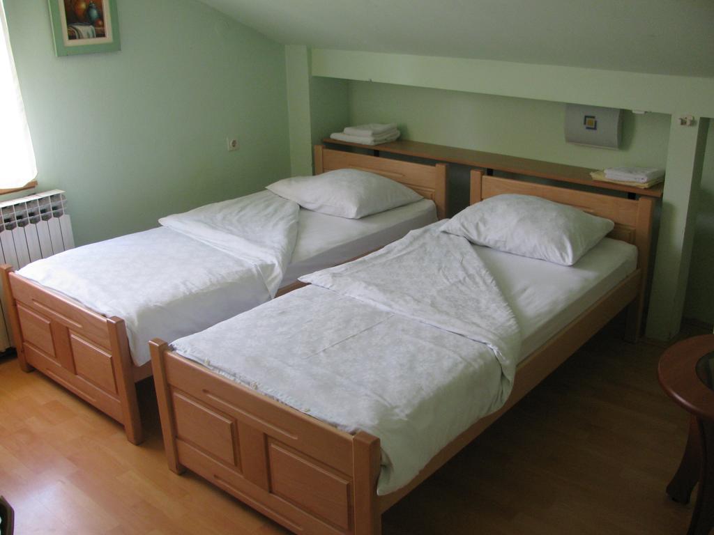 Apartments & Rooms Korzo Slavonski Brod Phòng bức ảnh
