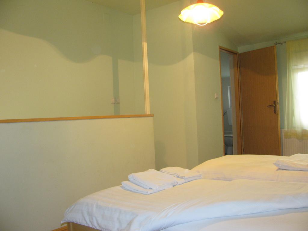 Apartments & Rooms Korzo Slavonski Brod Phòng bức ảnh