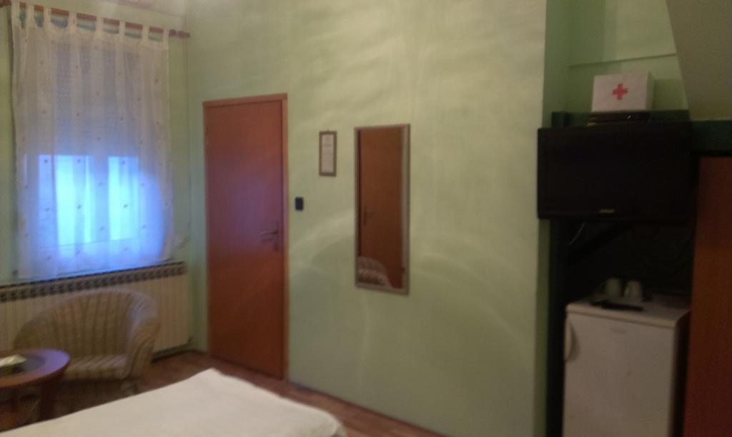Apartments & Rooms Korzo Slavonski Brod Phòng bức ảnh