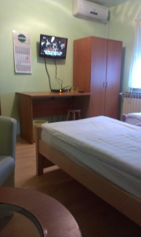 Apartments & Rooms Korzo Slavonski Brod Phòng bức ảnh