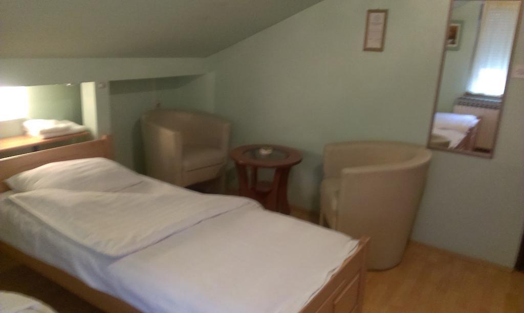 Apartments & Rooms Korzo Slavonski Brod Phòng bức ảnh