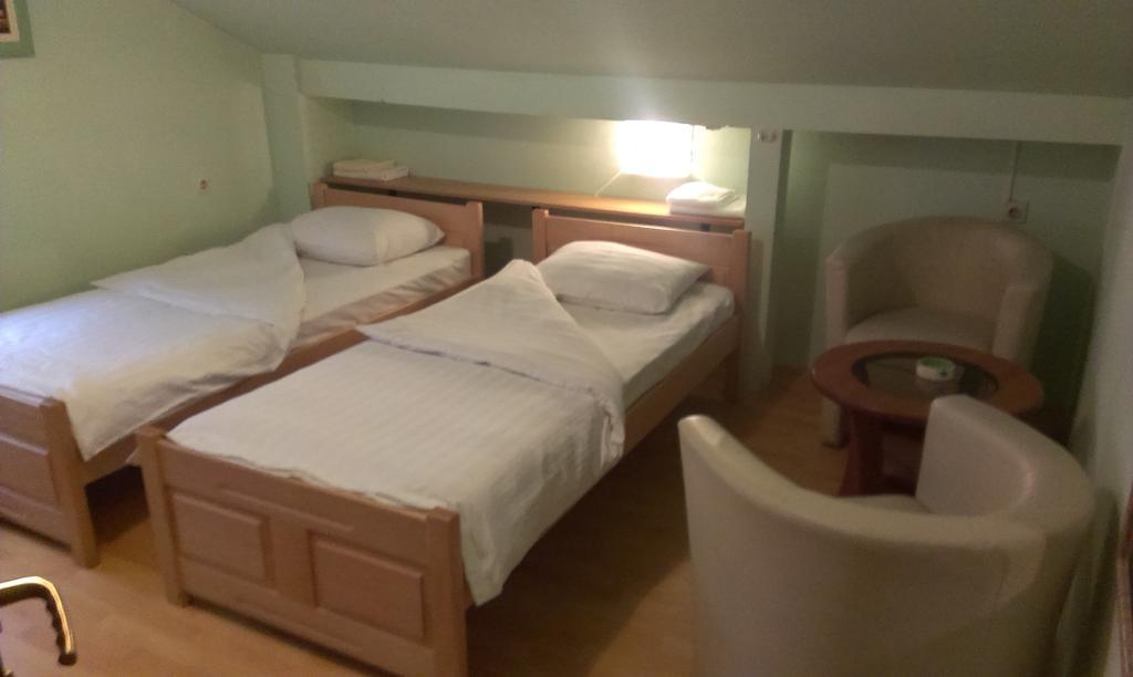 Apartments & Rooms Korzo Slavonski Brod Phòng bức ảnh
